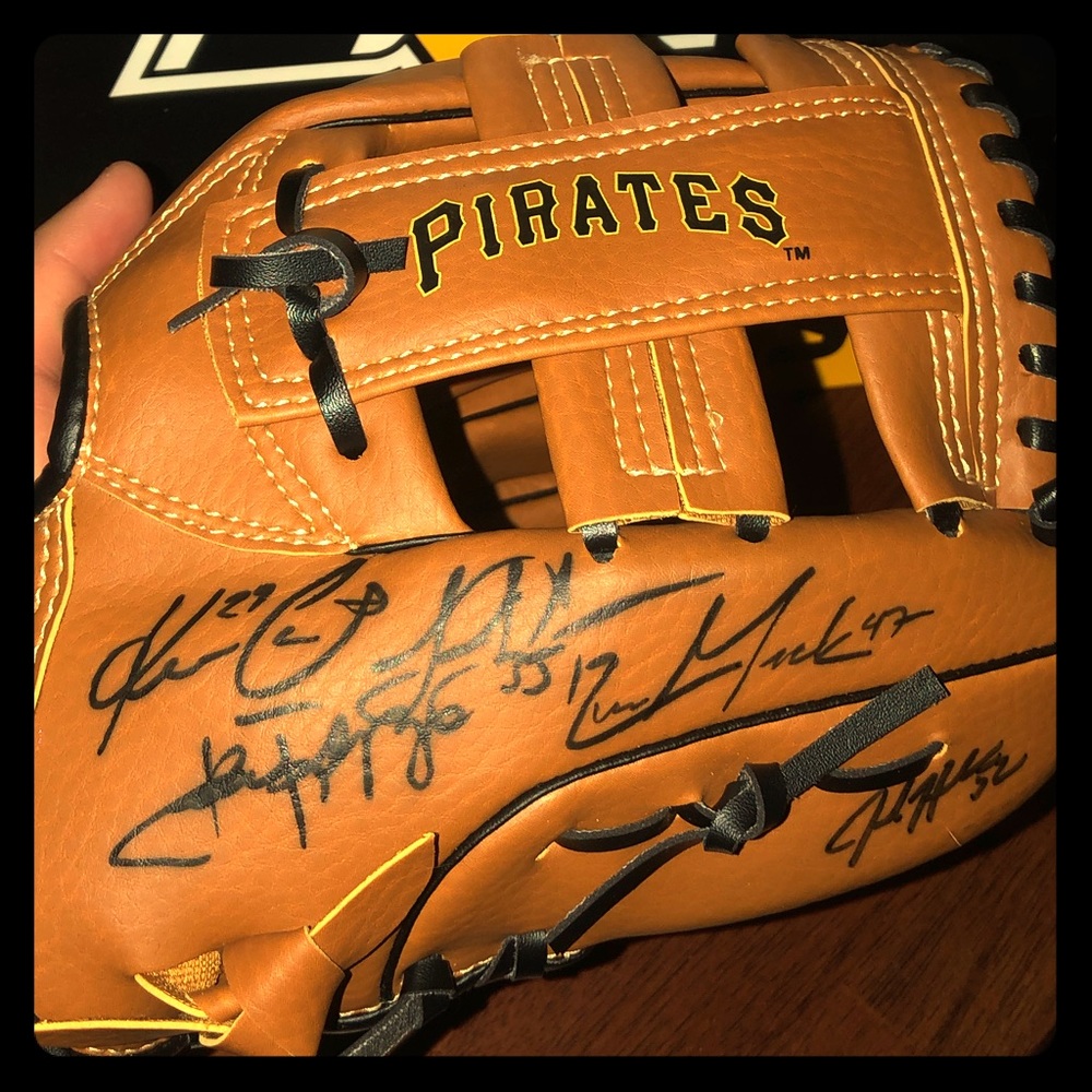 MLB Pittsburgh Pirates Team Signed Baseball Glove